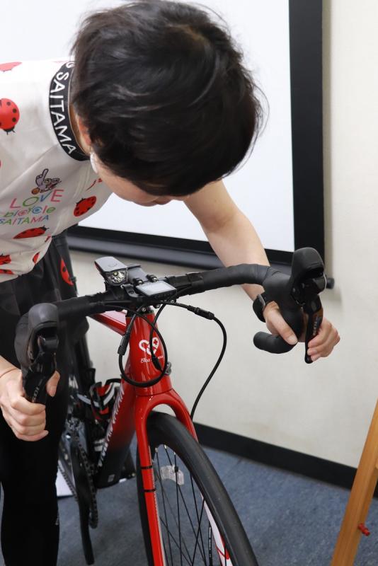 HODAKA(ホダカ株式会社) 自転車・用品・企業情報サイト » ポタガールリーダー絹代の自転車ライフ特別編 女性にススメたい、ハンドルとステムの調整